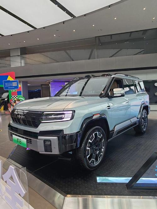 成都242比亚迪方程豹硬派越野的爆款，英菲尼迪35周年与你共成长